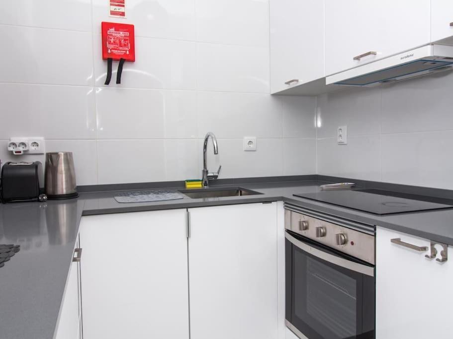 Central Apartment - Pool And Sea View & Albufeira Center Bagian luar foto