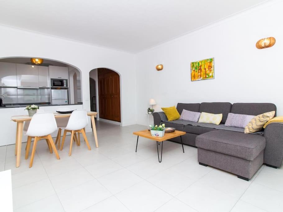 Central Apartment - Pool And Sea View & Albufeira Center Bagian luar foto