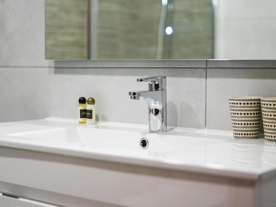 Central Apartment - Pool And Sea View & Albufeira Center Bagian luar foto