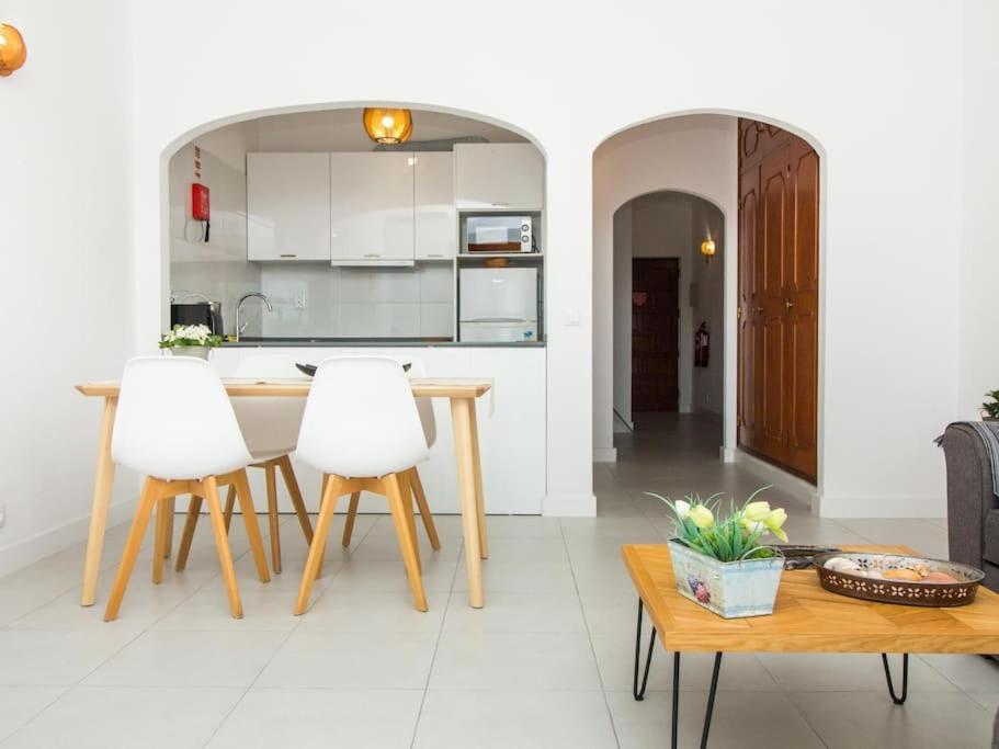 Central Apartment - Pool And Sea View & Albufeira Center Bagian luar foto