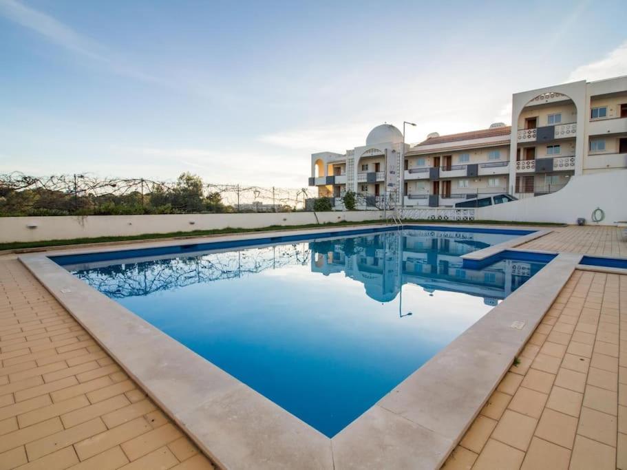 Central Apartment - Pool And Sea View & Albufeira Center Bagian luar foto