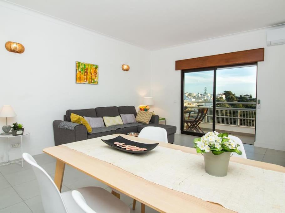 Central Apartment - Pool And Sea View & Albufeira Center Bagian luar foto