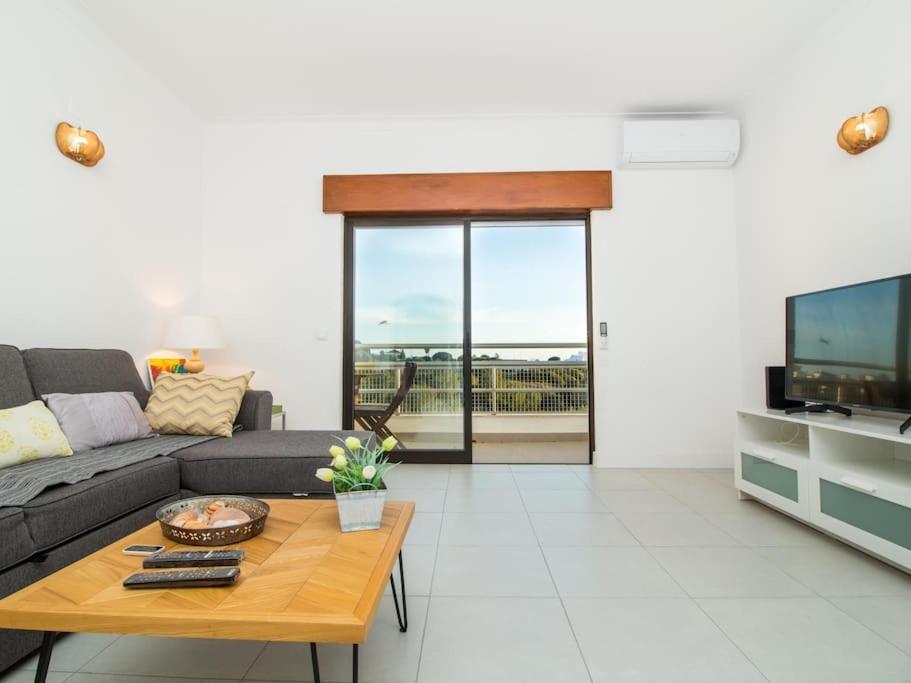 Central Apartment - Pool And Sea View & Albufeira Center Bagian luar foto
